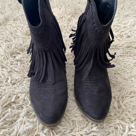 Forever 21 Faux Suede Fringe Ankle Boots Size 6 - Picture 5 of 9